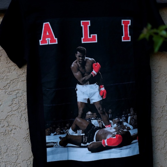 ALI THE GREAT BOXING LEGEND BLACK TSHIRT RED LETTERS - Picture 1 of 2